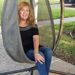 Meet your Posher, Leticia